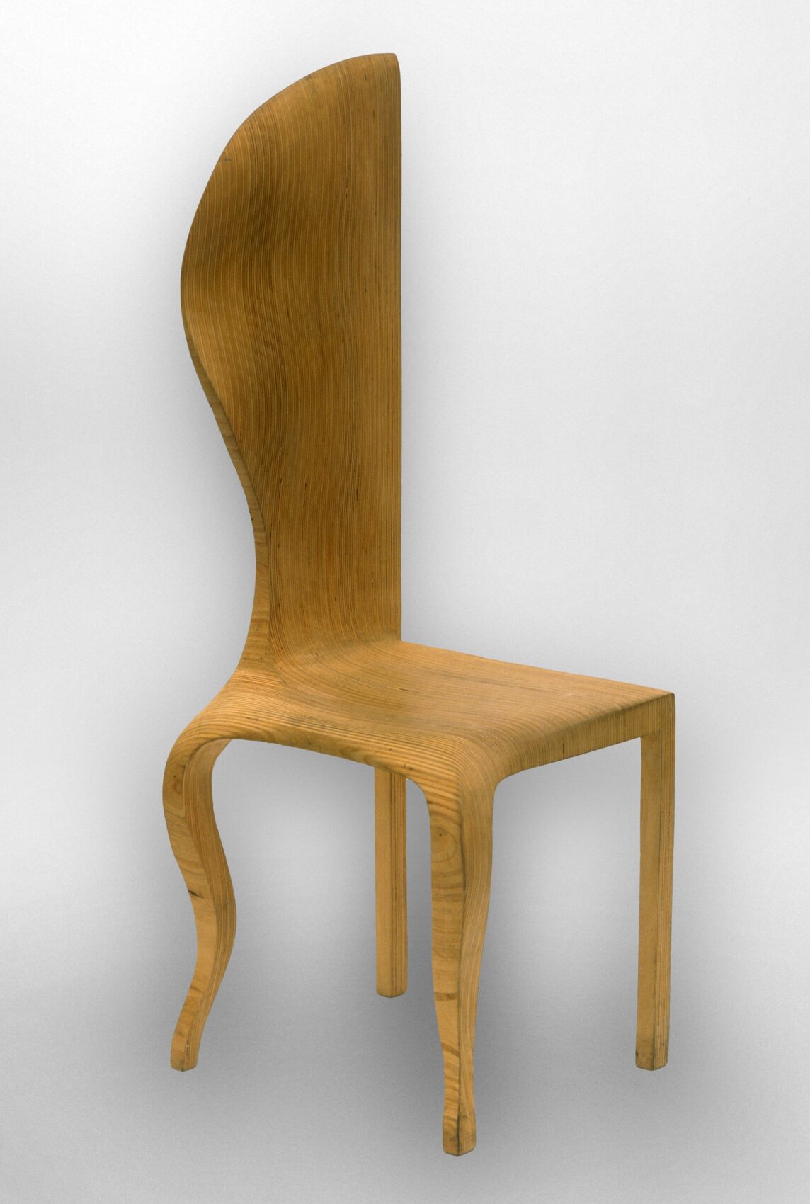 Židle moderní inspirovaná barokem