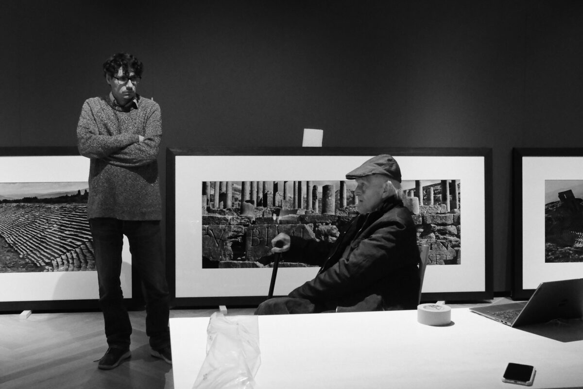 Tomáš Pospěch stojí, Josef Koudelka sedí