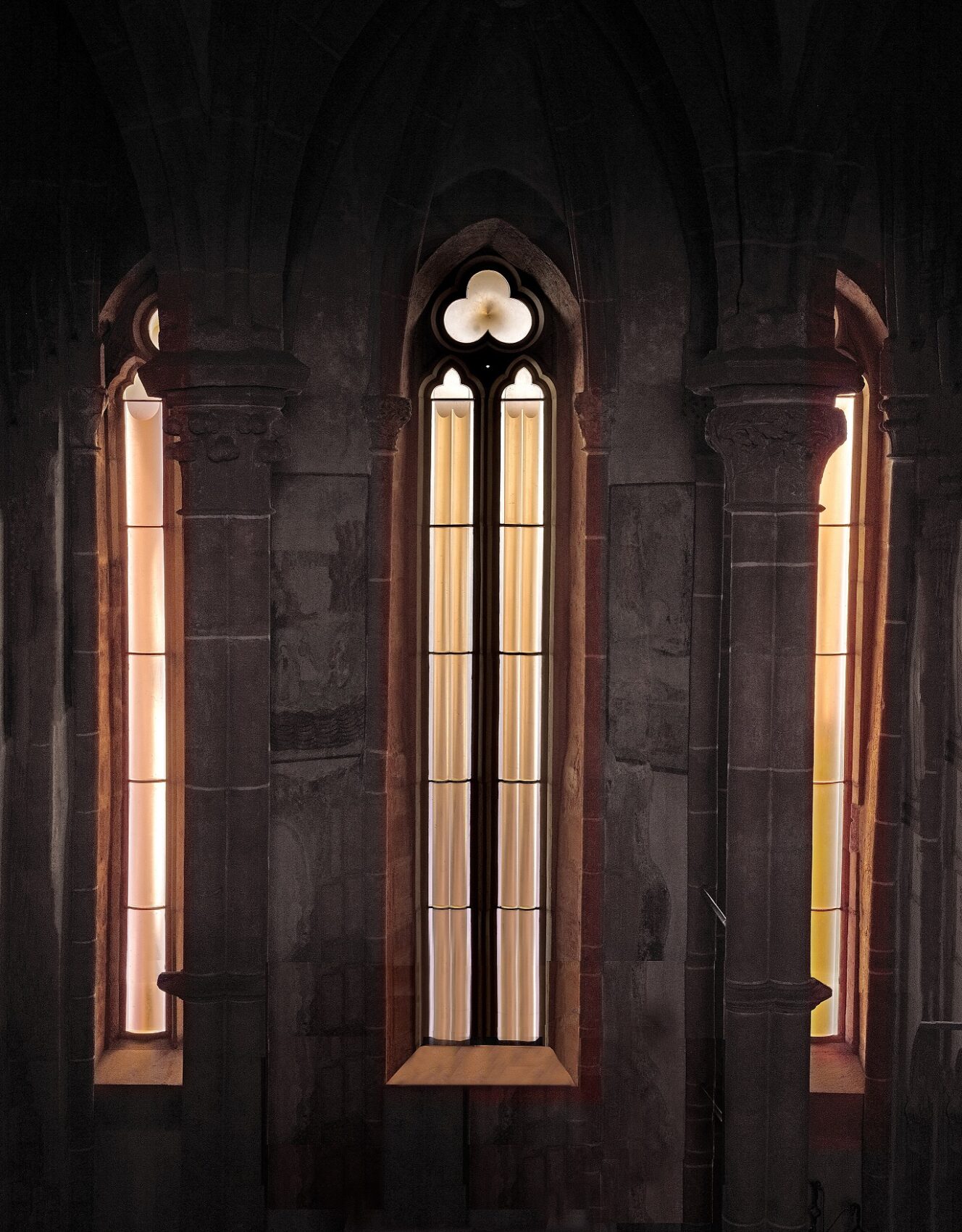 Okna – vitraile v zámecké kapli v Horšovském Týně.