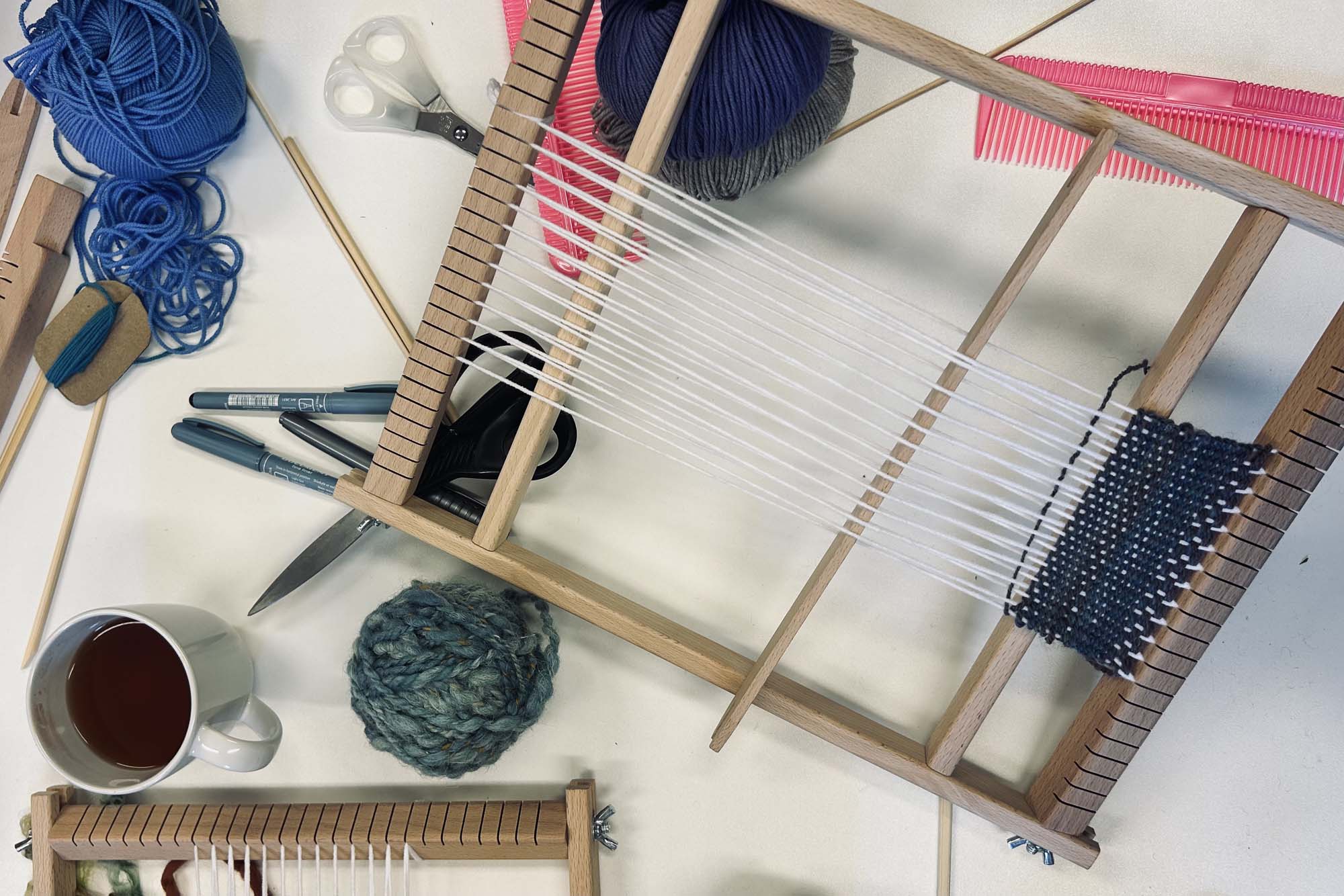 oSNOVA NA TKANÍ A VLNY