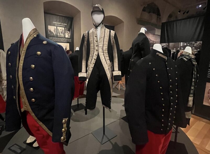 OD ARISTOKRATICKÉHO DVORA PO DIVADELNÍ SCÉNU