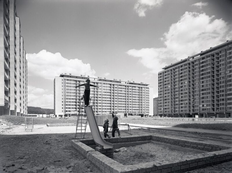 RESIDENCE: PREFAB ESTATE. PLANS. REALISATION. HOUSING. 1945 – 1989
